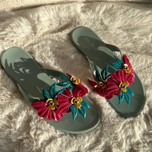 Nine West cute sandals  slip on size 6